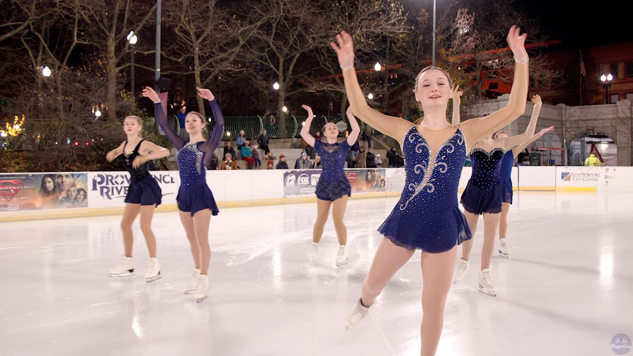 Sur la Glace skaters open the 2022 Providence Tree Lighting (1 of 16)