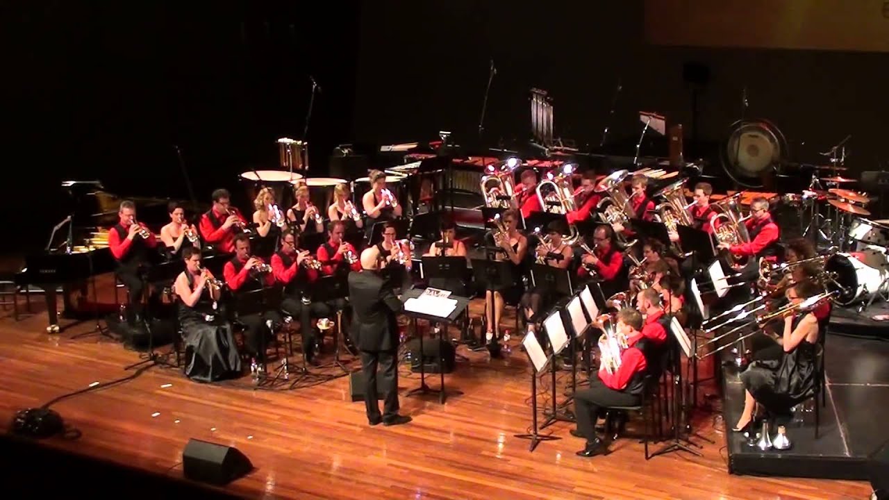 Lux Aurumque by Eric Whitacre played by brassband 'De Bazuin' Oenkerk