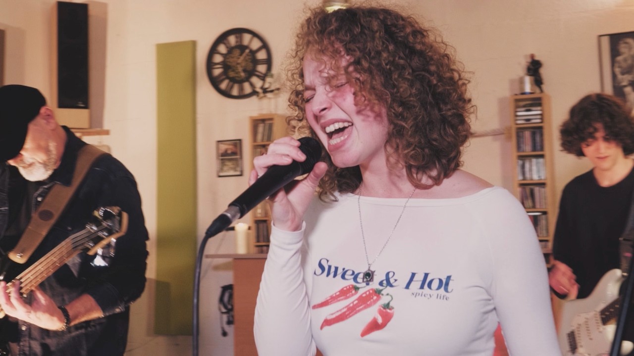 MELLY - Treasure Chest (Official Live Session)