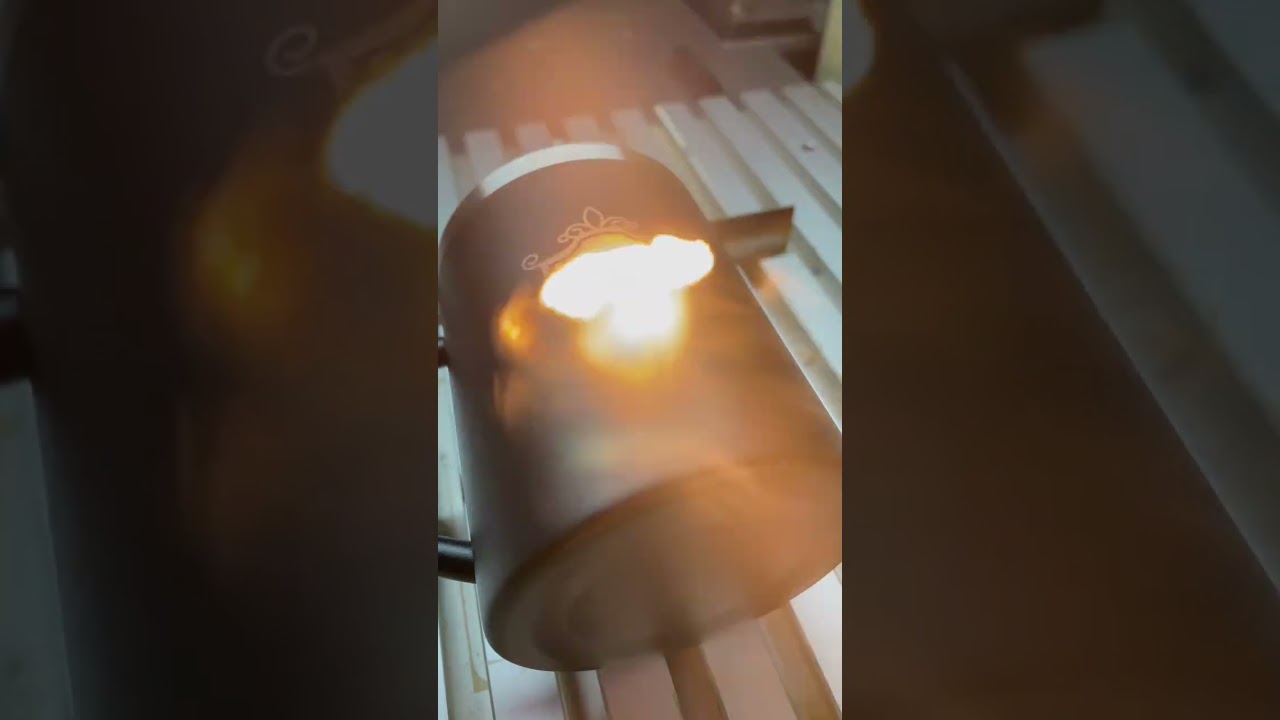 Lasergravur auf schwarzen Edelstahl Becher