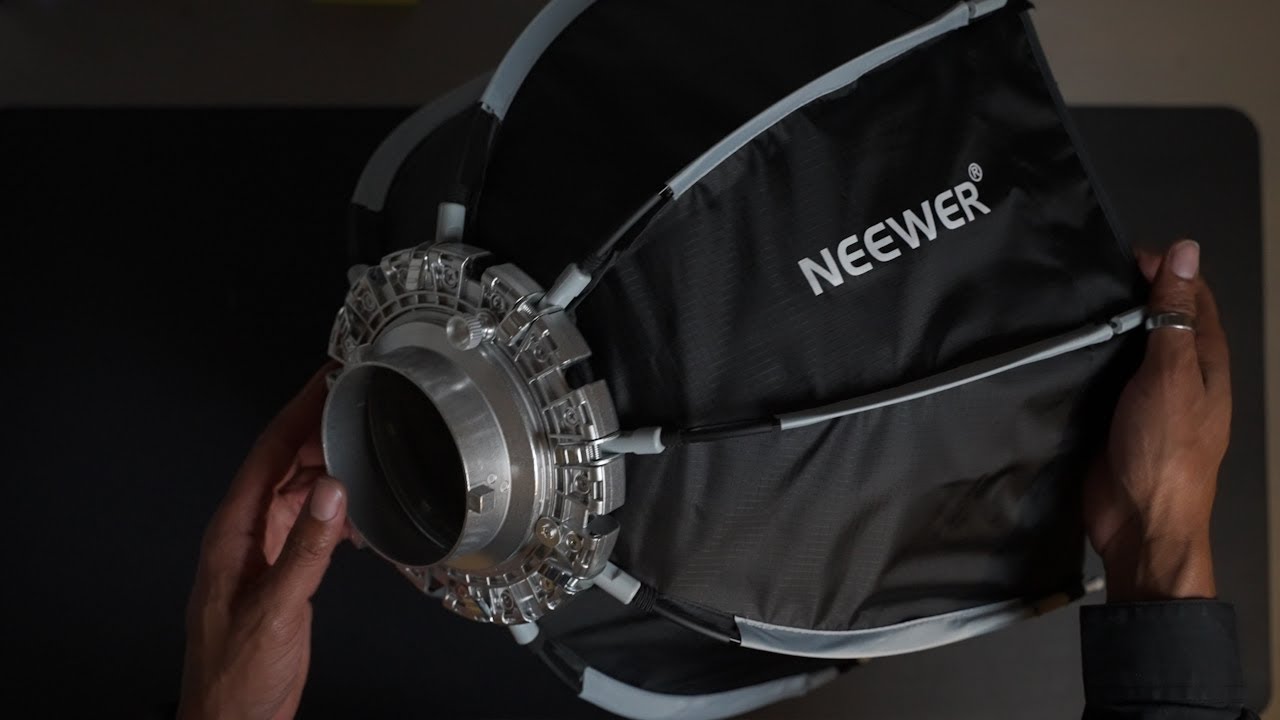 Unboxing the NEEWER 17.7