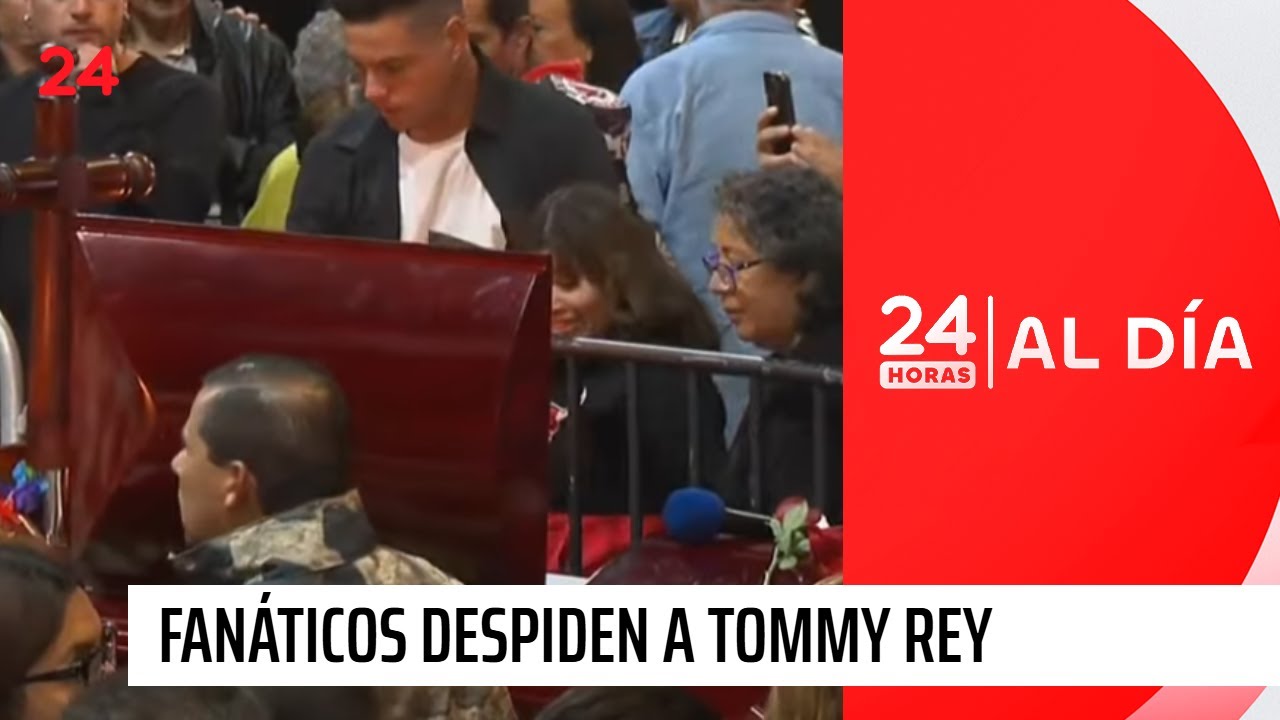 Bailes, alegría y homenajes marcan último adiós a Tommy Rey en Teatro Caupolicán | 24 Horas TVN