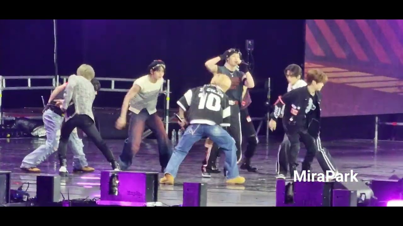 Stray Kids 'Case 143' Fancam Music Bank Paris 2023