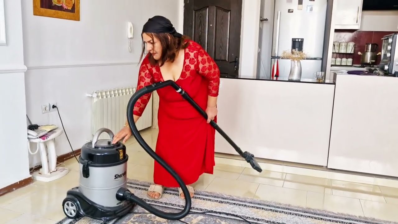 Daily routine and Cleaning vibe by a rural woman: cleaning and dusting the house