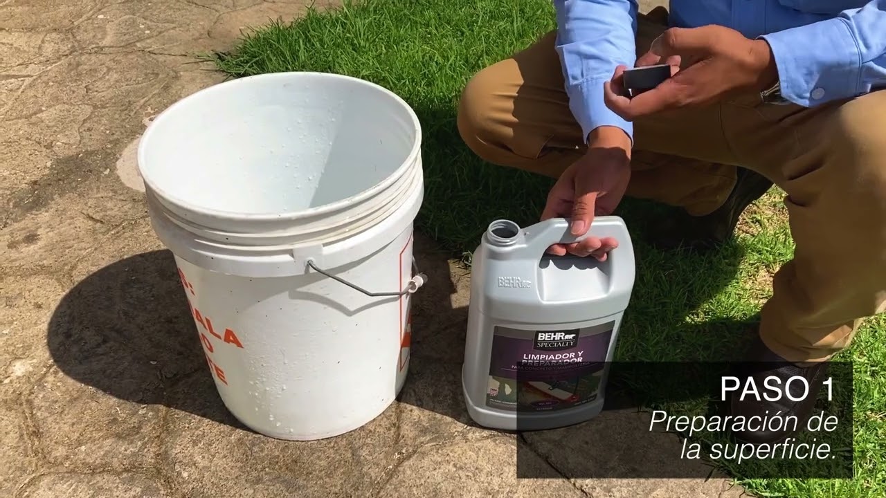 Crea un acabado húmedo en superficies verticales, consíguelo con BEHR SPECIALTY® Sellador Wet-Look.