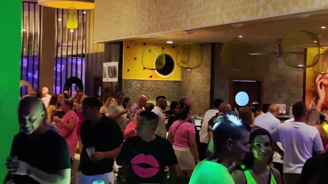 RIU TEQUILA, NEON PARTY, PLAYA DEL CARMEN.