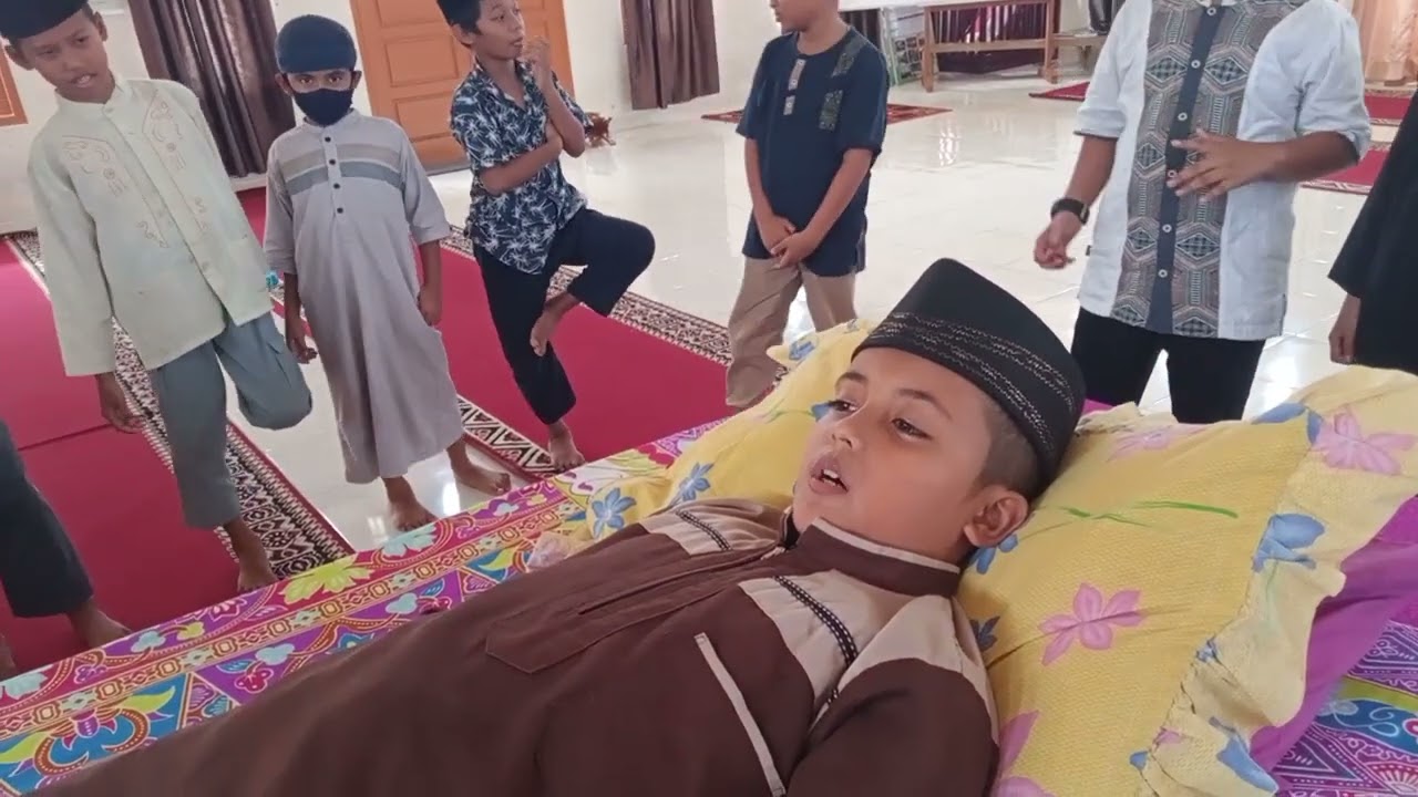 tata cara sholat orang yang sakit ( isyarat mata )
