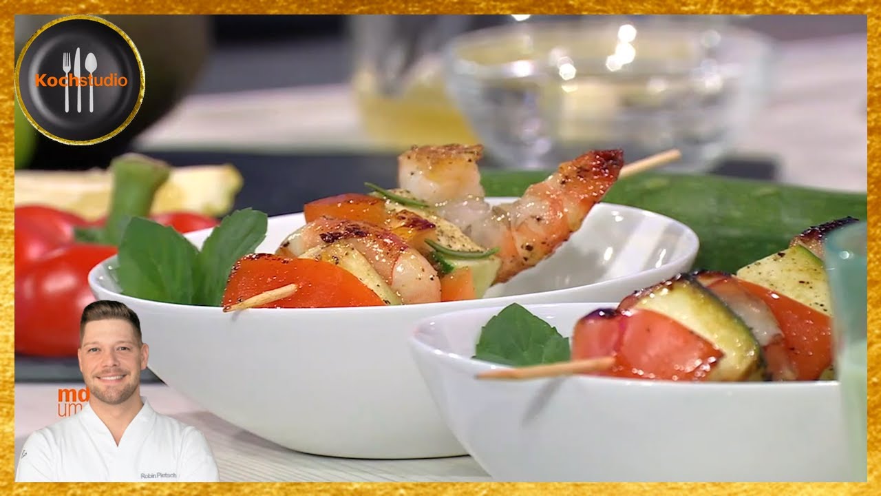 Robin Pietsch - Gurkensuppe mit Knoblauch & Minze-Avocado-Limetten Suppe mit Garnelenspieß