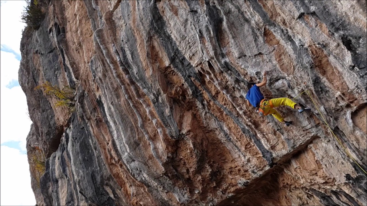 Trying 'Visitants' (8a) in Montgrony