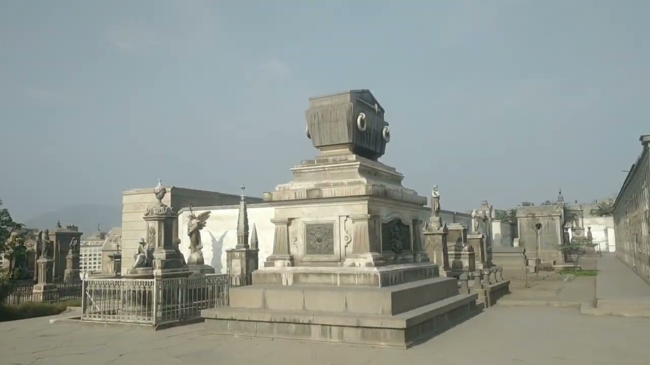 VISITANDO LA TUMBA DEL 