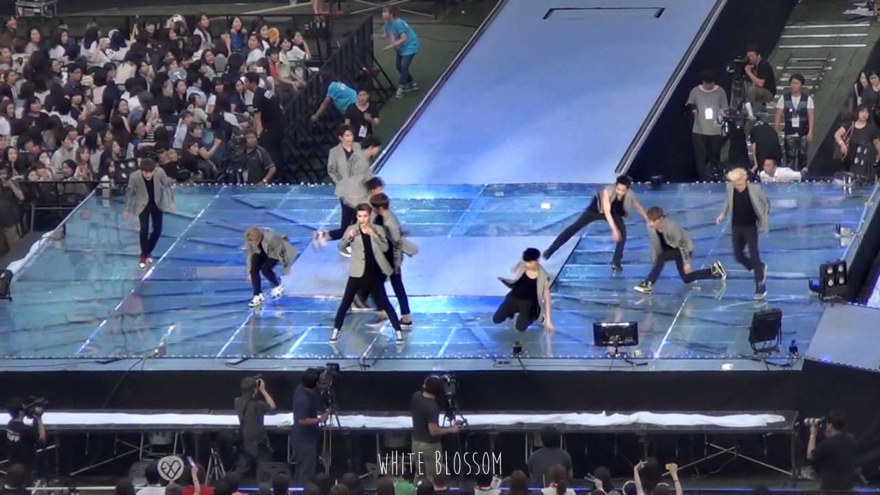 140815 SMTOWN Concert - 으르렁 Growl (EXO)