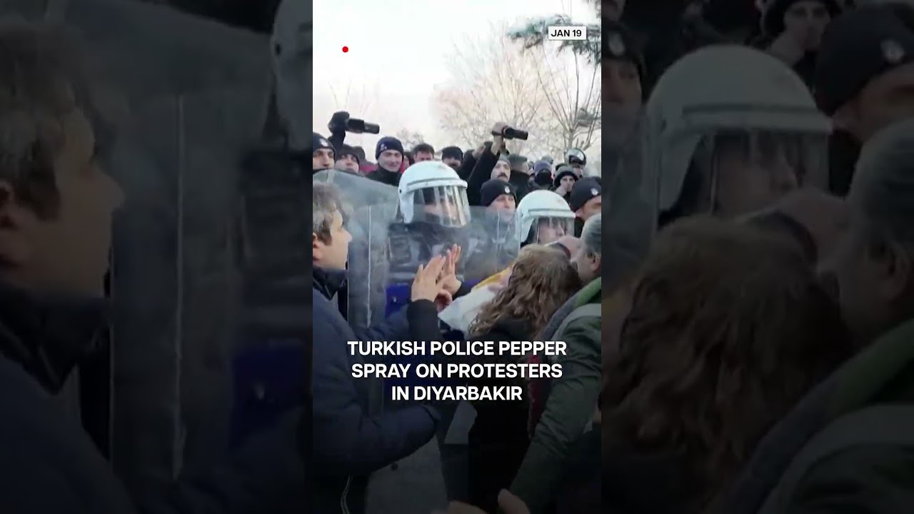 Turkish Police Use Plastic Bullets, Pepper Spray Against Protesters | Subscribe to Firstpost | N18G