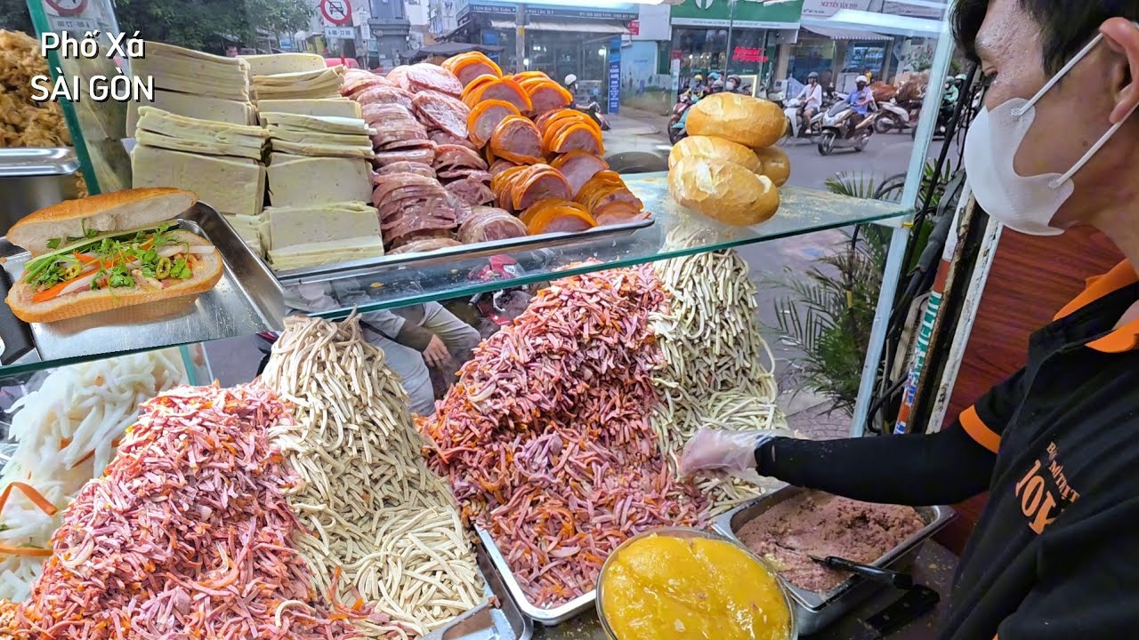 Quá độc đáo BÁNH MÌ 10K 1 Ổ ngay trung tâm SG : NGƯỜI DÂN ĐỔ XÔ TÌM phải chất hàng như núi mới đủ