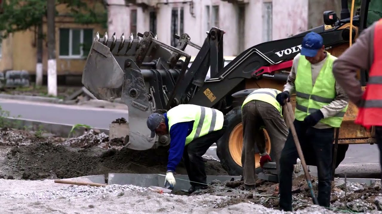 Tractor Hard Work Road Building City Road