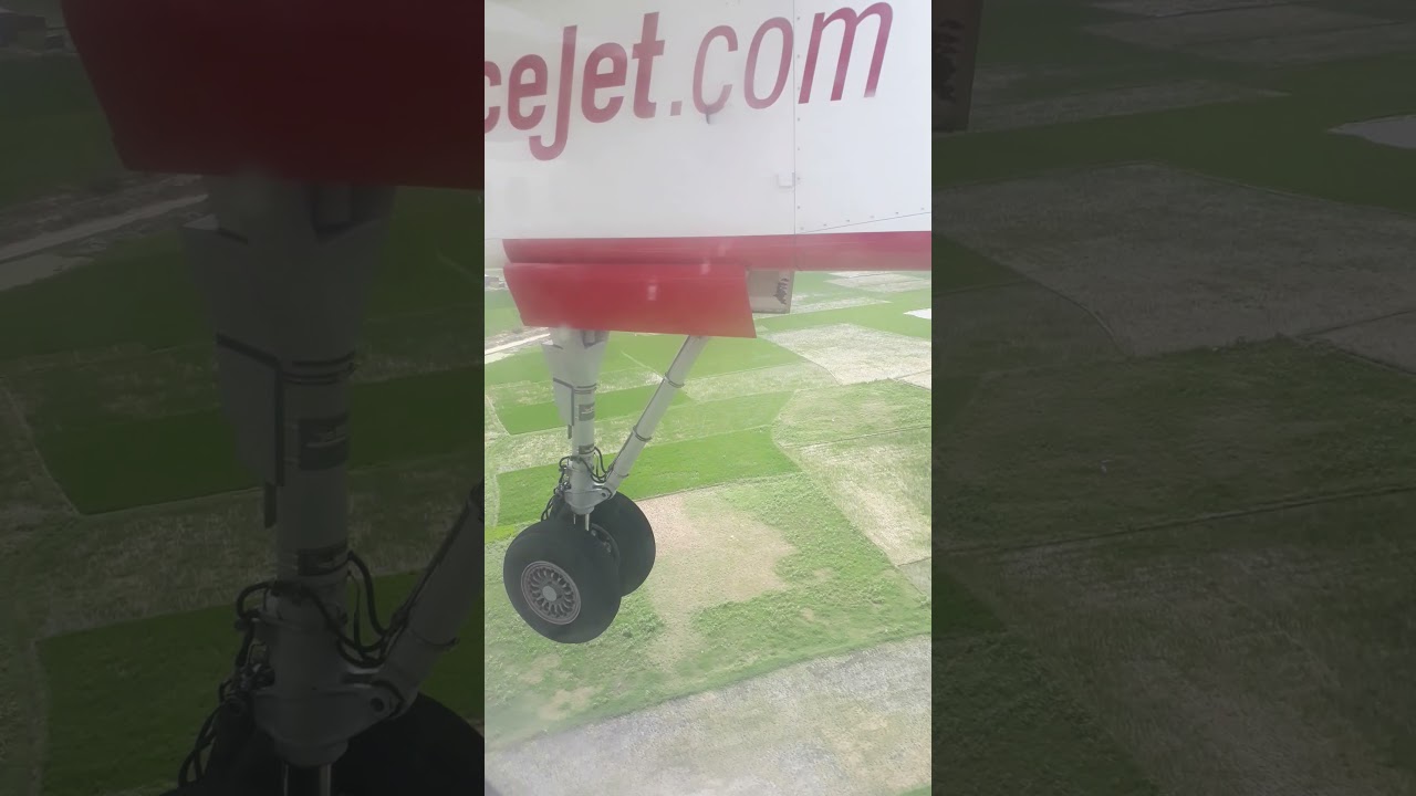 Turboprop landing in Kanpur airport after flying over Ganga