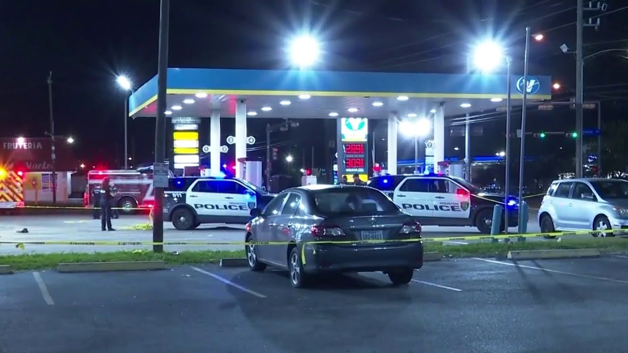 Man fatally shot after punching suspect at Alief gas station; another man found shot nearby