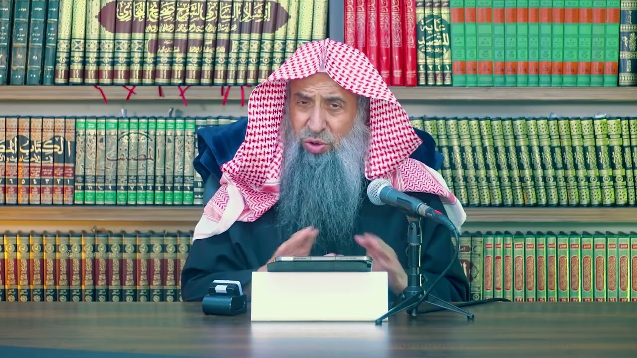 هل يجب تقشير الدم المتجمد من الجرح قبل الوضوء والغسل؟