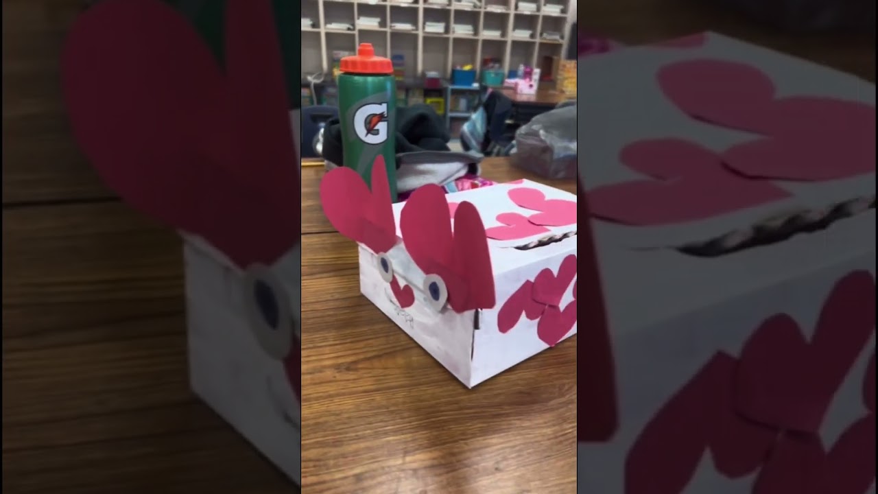 My students made Valentine&rsquo;s Day boxes!