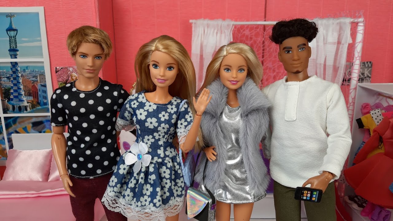Two Barbie Doll Two Ken Morning Bedroom Bathroom Routine. Life in a Dream House. Dress up Dolls