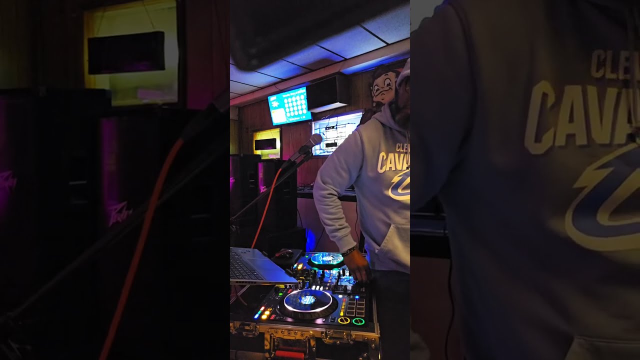 DJ AJ SCRATCH LIVE FROM COACH'S PLACE FRIDAY (FORGOT THE DATE LOL)