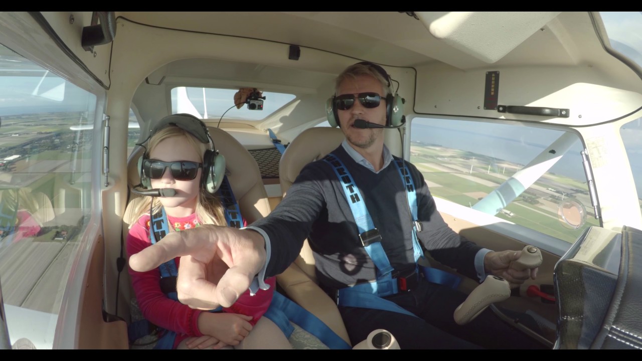 Mila's eerste vlieg ervaring - Mila's first time flying - TL-3000 Sirius VFR Flying