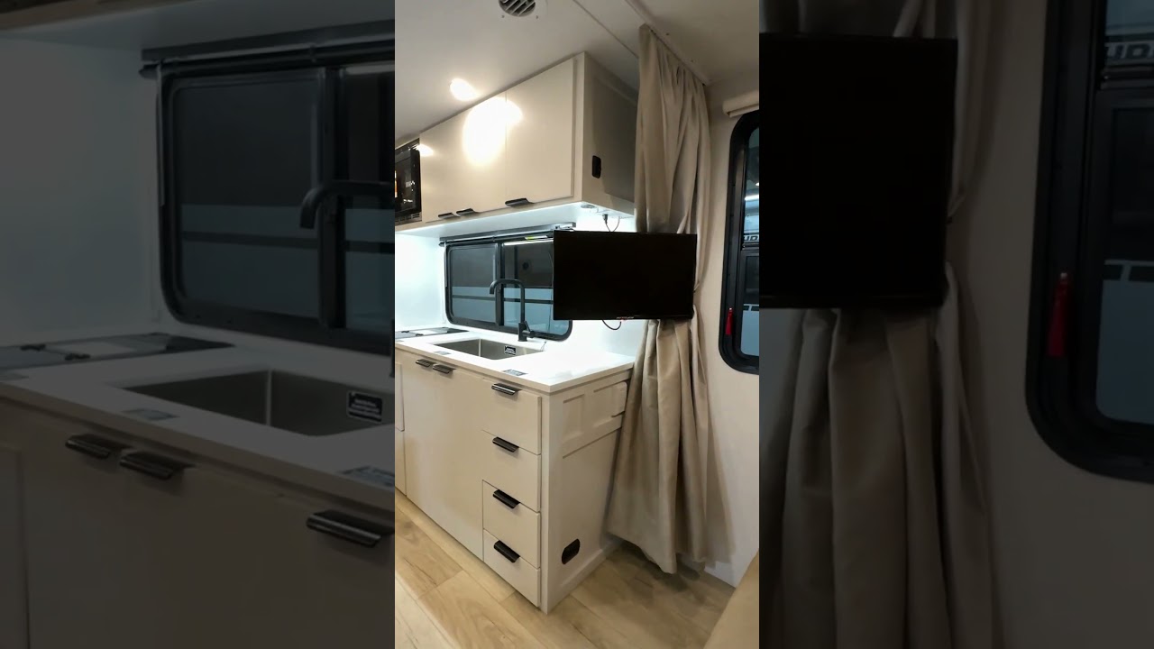 Наконец-то больше никаких одноосных автодомов!! Winnebago 2000MRB #rv #rvlife #travel #camping #r...