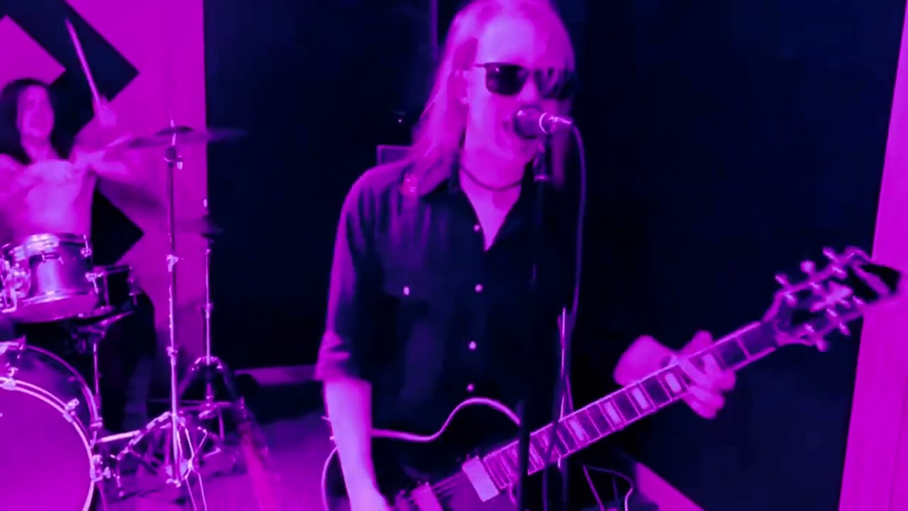 Bad Smell - Burn it Down (Official Video)