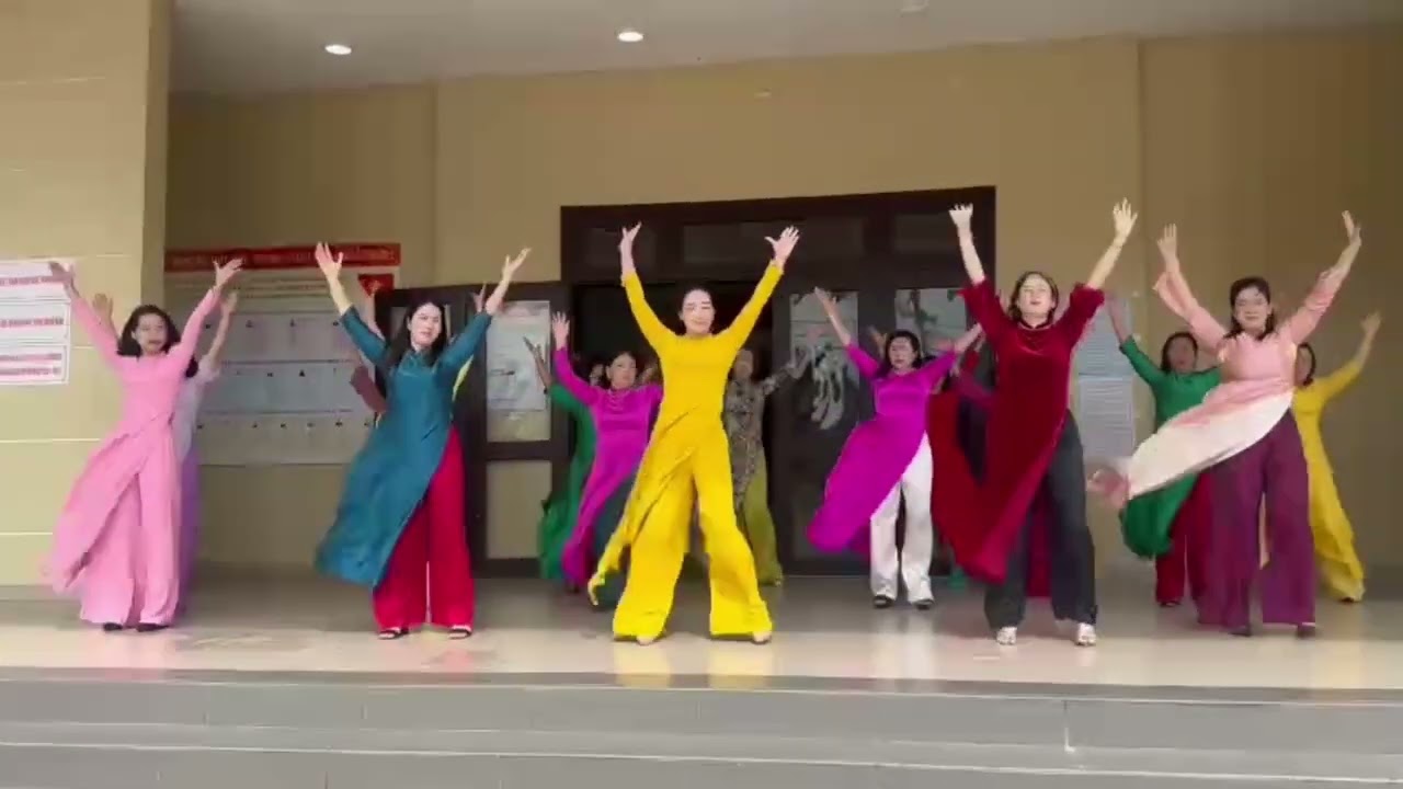 Chị em hưởng ứng bầu cử 😍