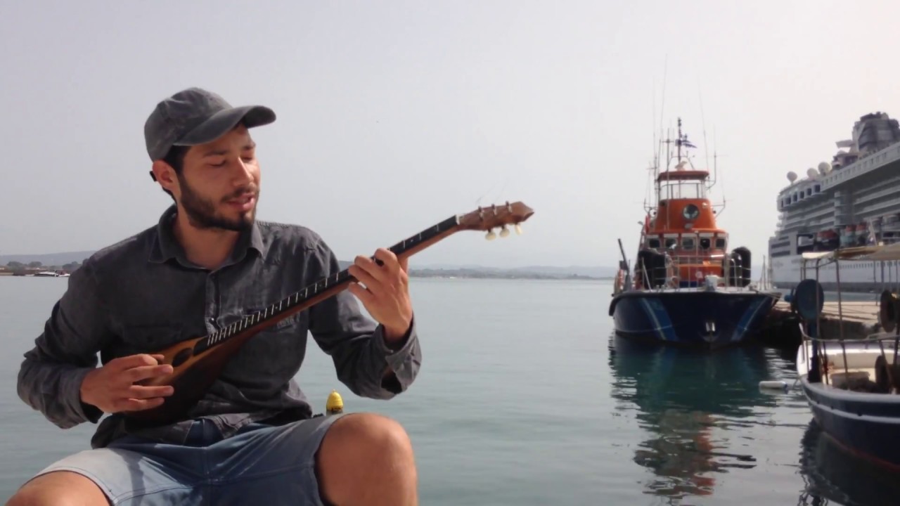 Nikos Paraskevas plays his Tzouras in Katakolon, Part 1