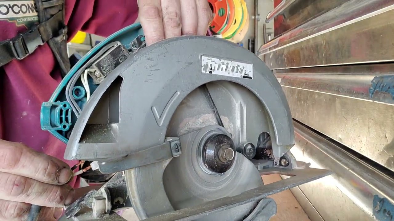 how to change cord on Makita circular saw
