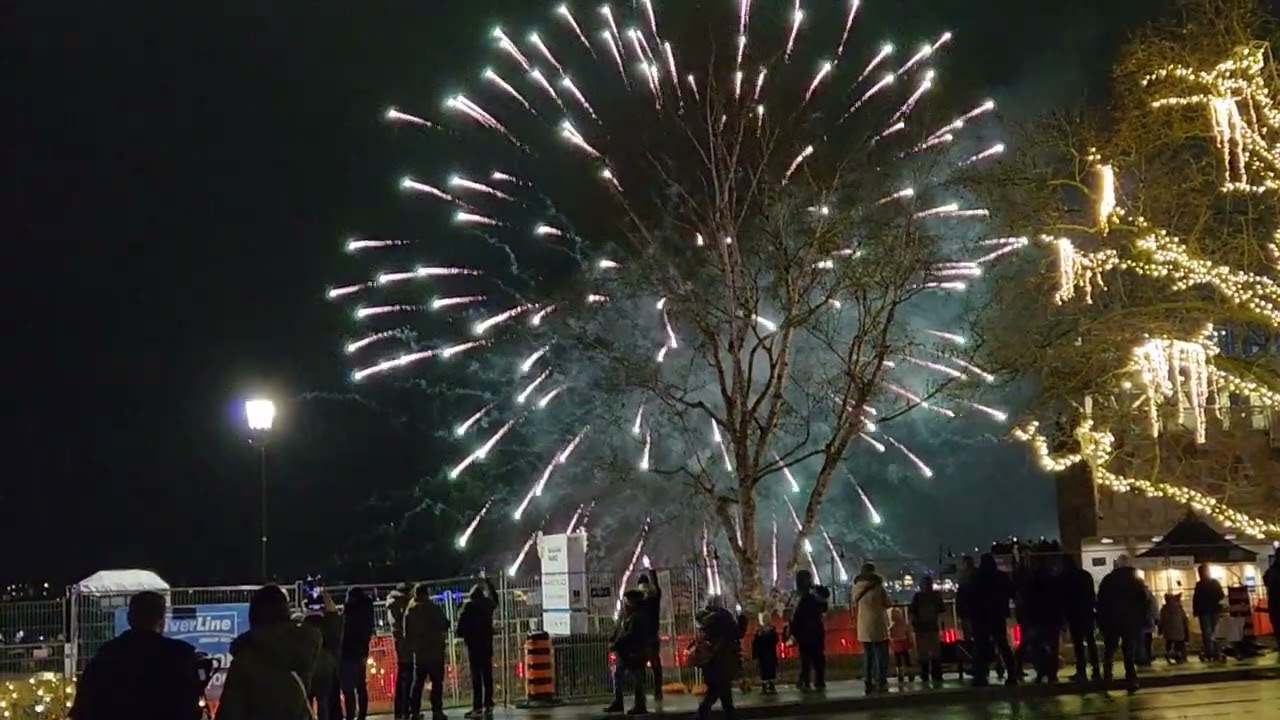 Ring in 2025 with Stunning Fireworks at Niagara Falls!