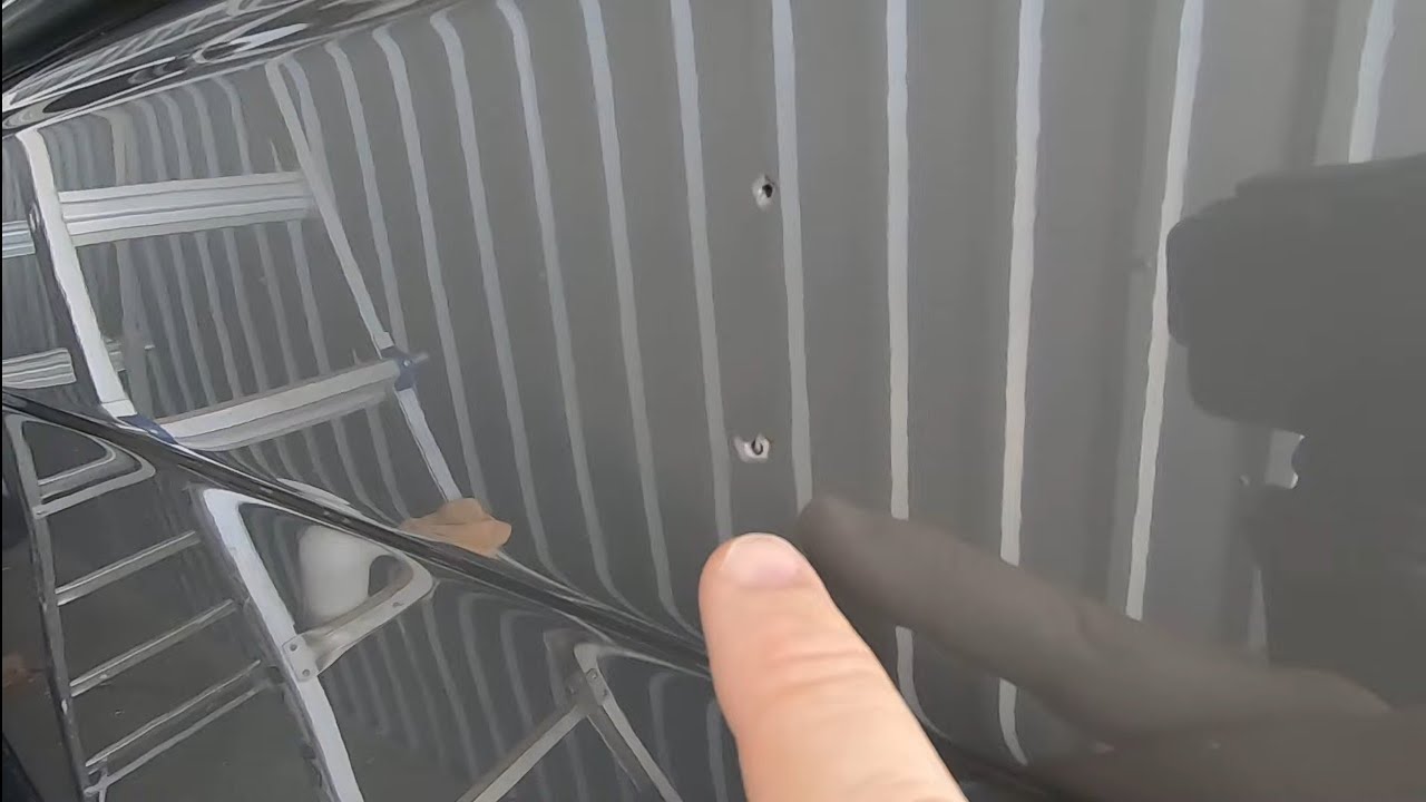 Заделываем дырки в лодке.