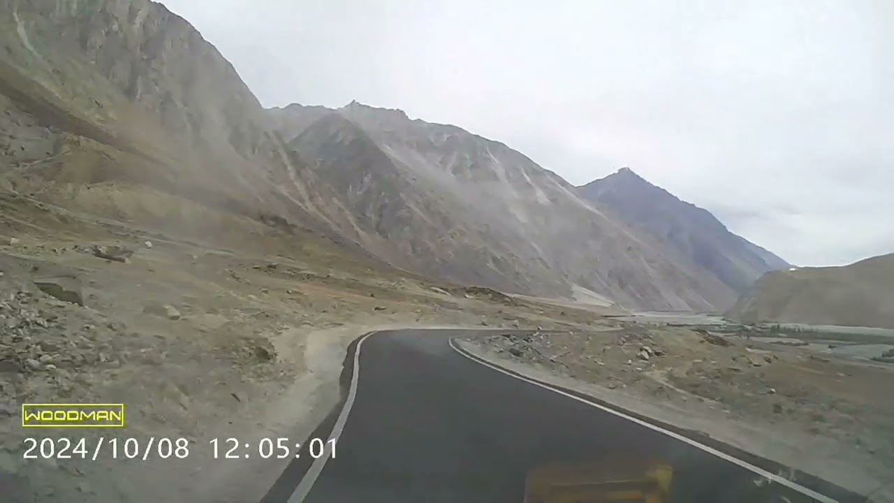 Sumur Villlage road towards Hunder dunes.