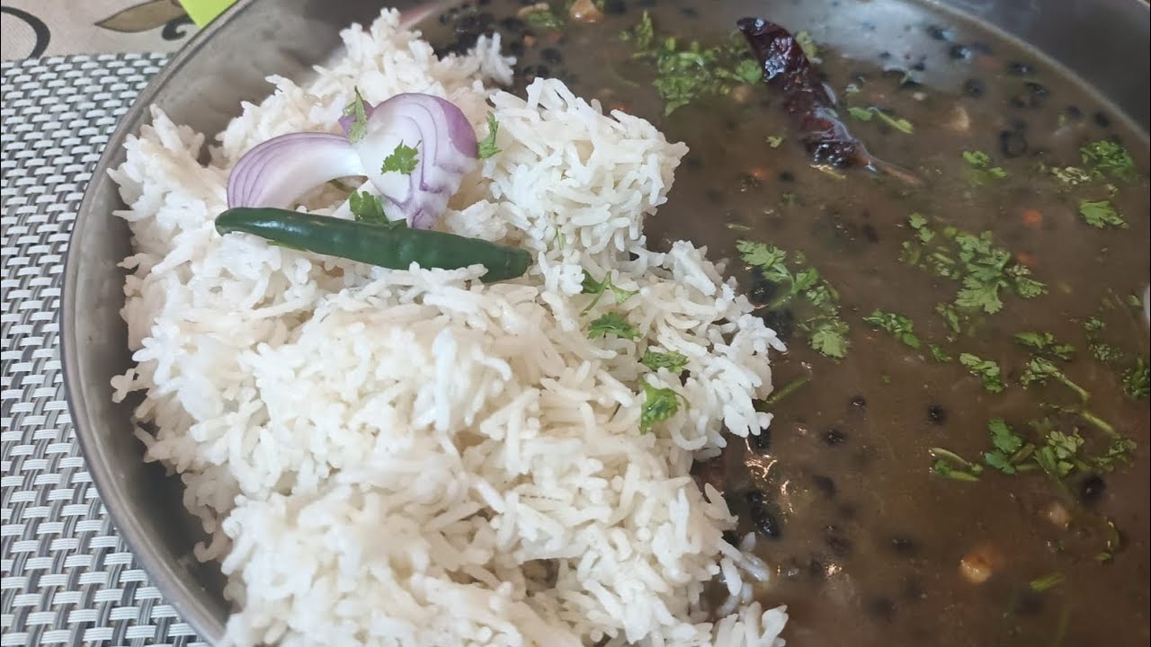 पहाड़ियों की प्रसिद्ध दाल काले भट्ट की चुडकानी। Utttrakhand Famous Dal Kale Bhatt ki Churkani।