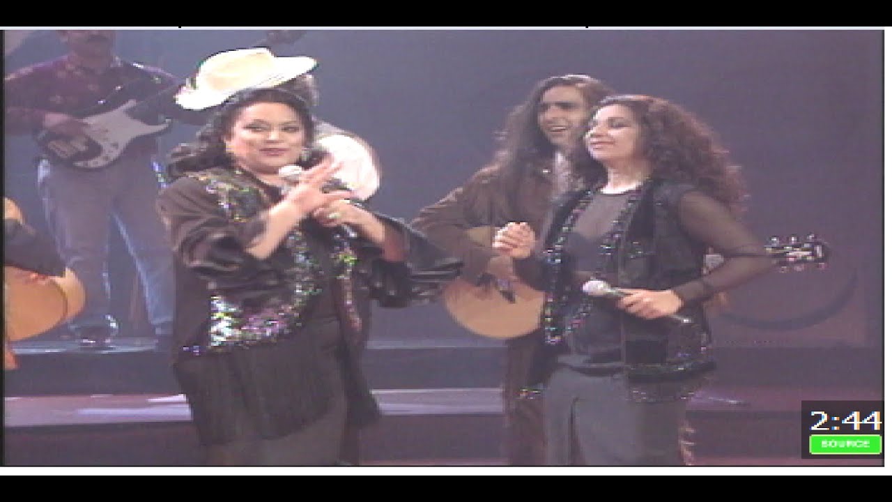 Lola Flores, Antonio Flores, Antonio González y Lolita cantan 