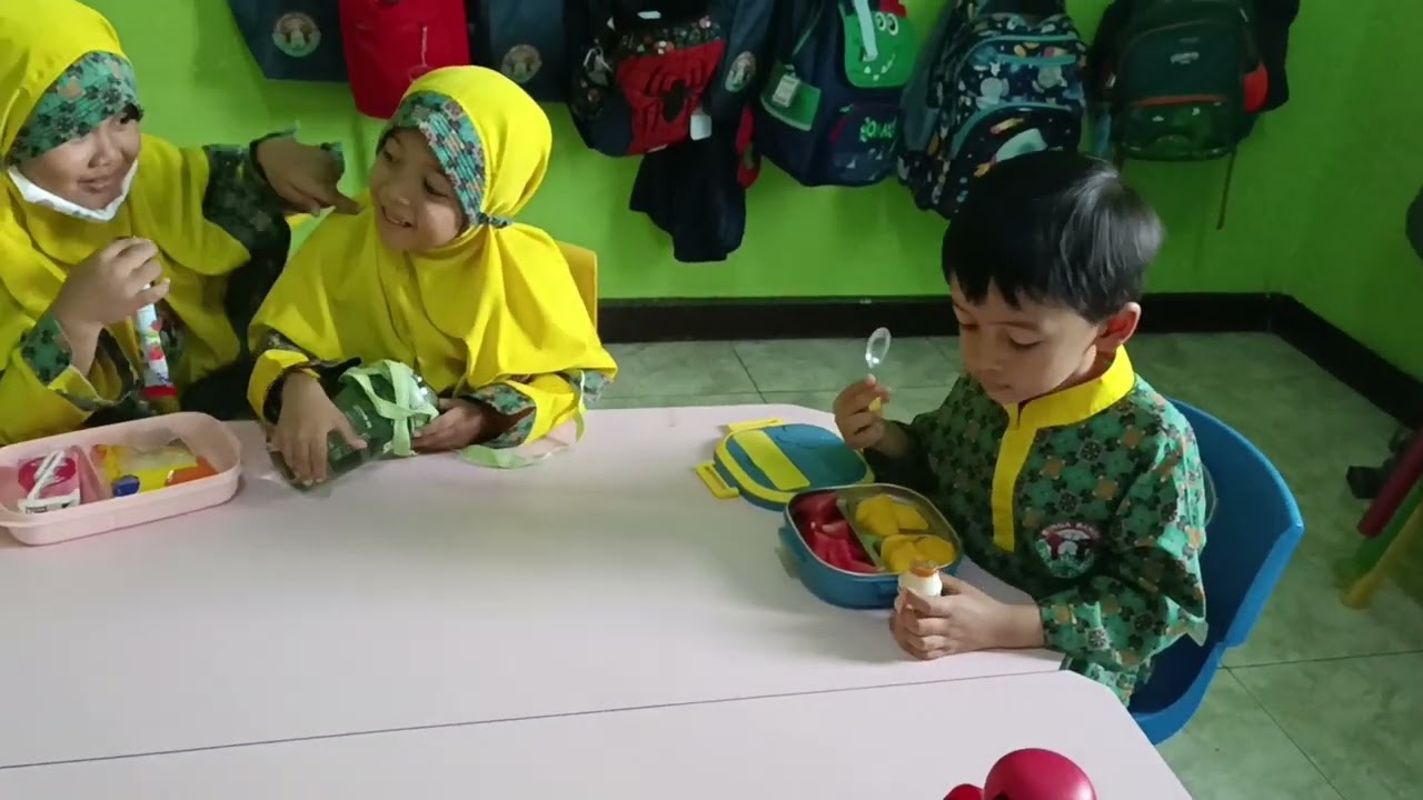 Senin, 1 Desember 2025