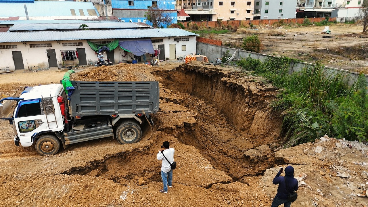 Fastest Bulldozer Pushing Soil Landfill with Multiple Dump Trucks Teamwork Action
