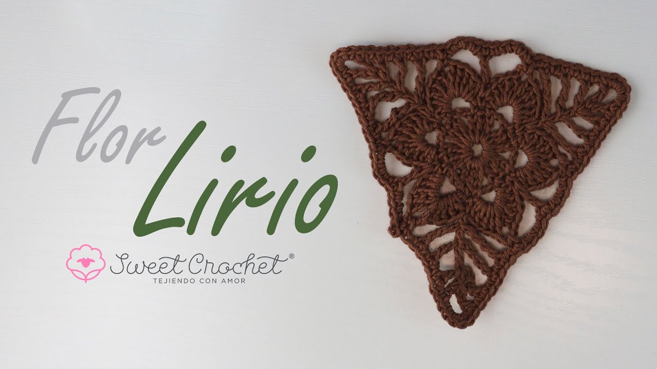 Tri&aacute;ngulo con Flor a Crochet - Flor Lirio