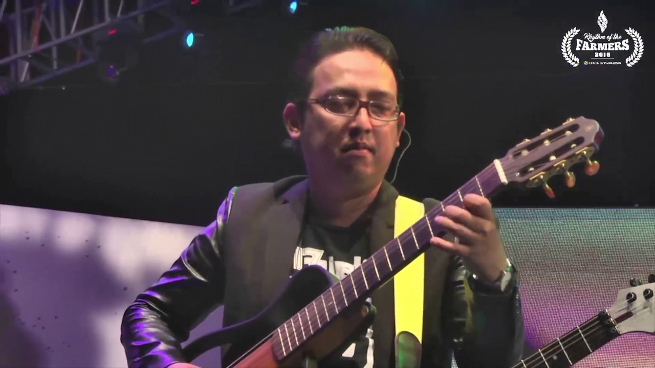 Wali Band Nenekku Pahlawanku Live at ROTF MAHA 2016