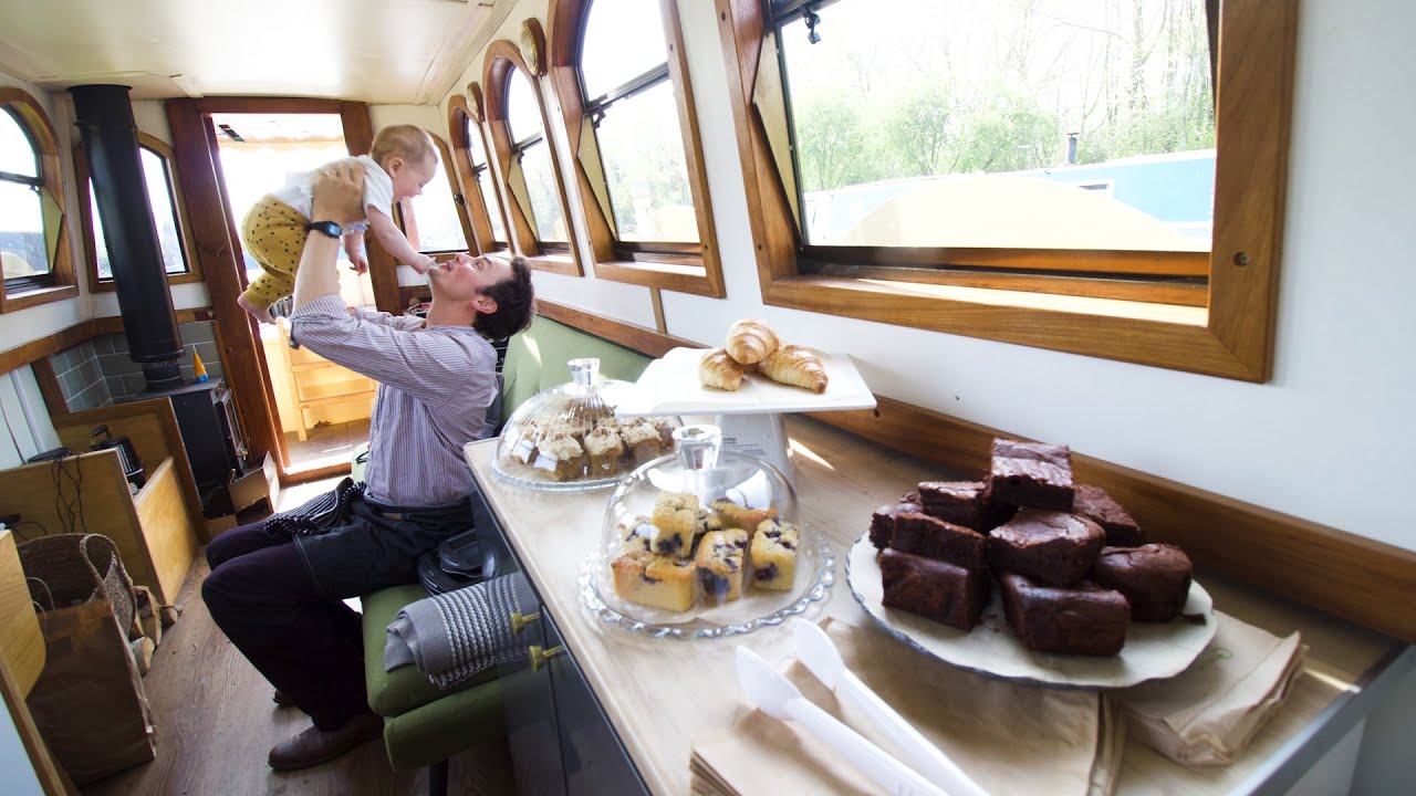 Life on a cafe boat: A narrowboat vlog
