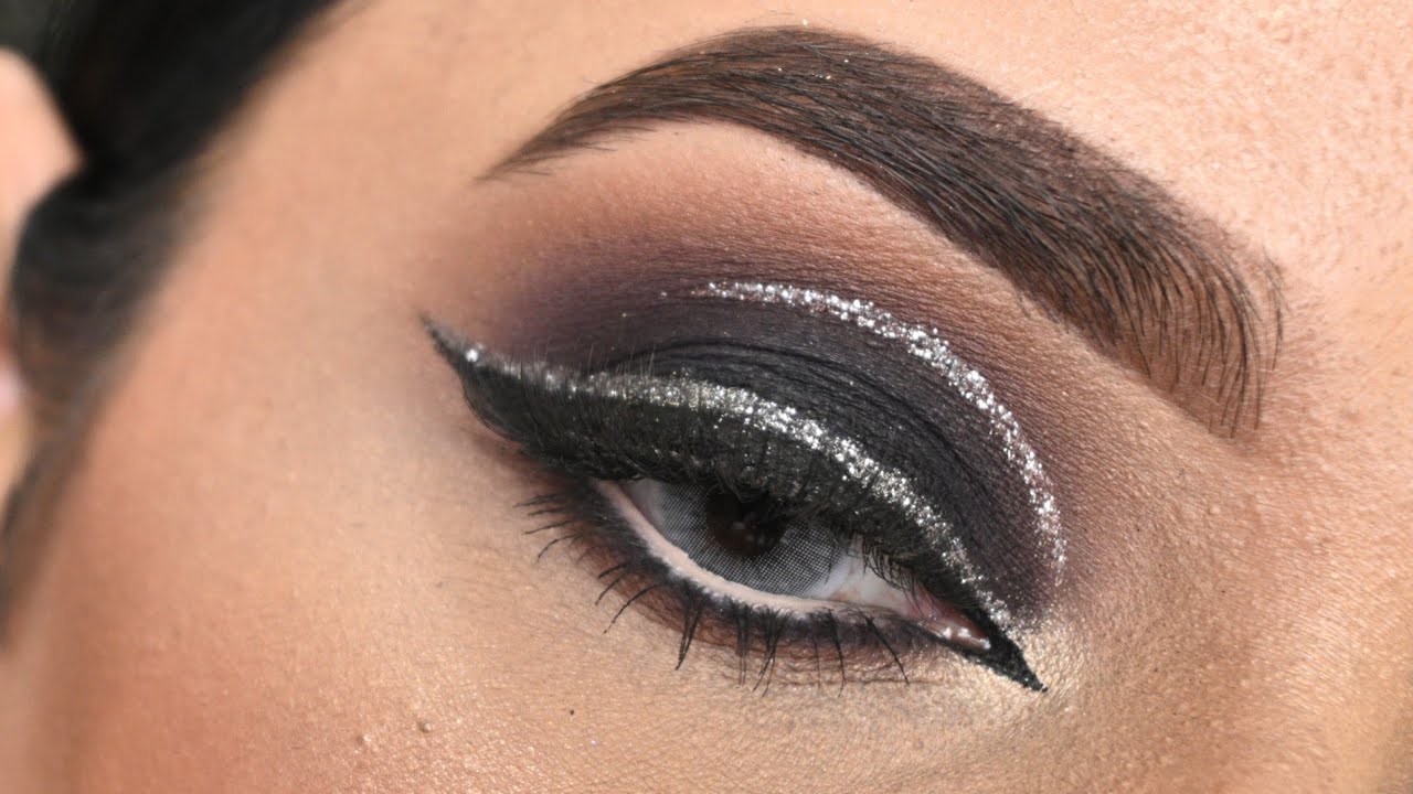 lets learn this Black smokey eye with a twist of silver glitter liner | Party smokey eye look