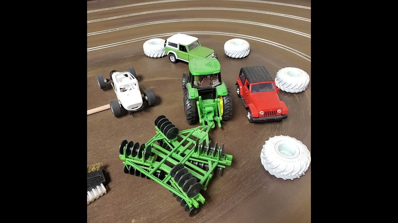 Oval Slot Car Racing !! Mahoney's Speedway Track Walkaroud