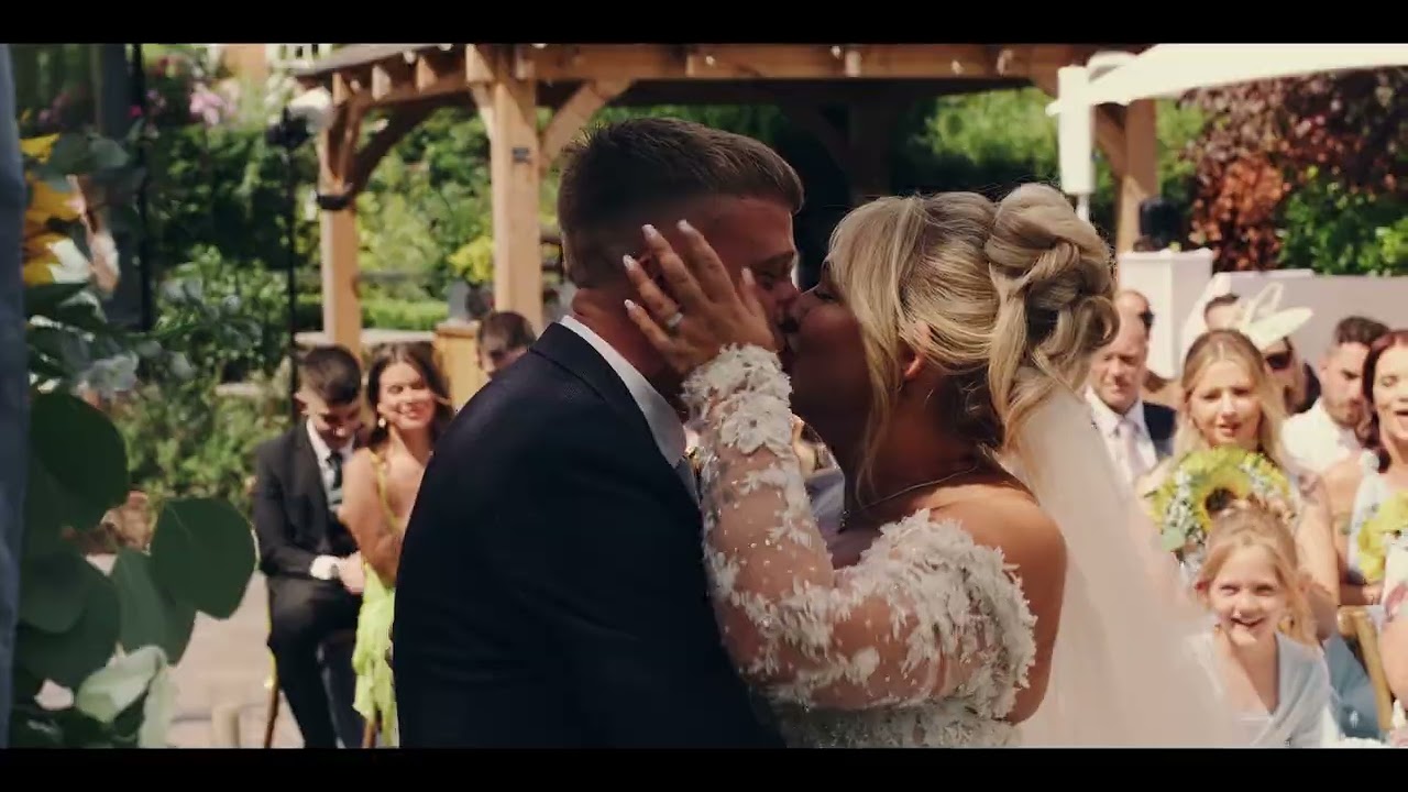 Real wedding | Something blue | Your Berks, Bucks & Oxon Weedding 115