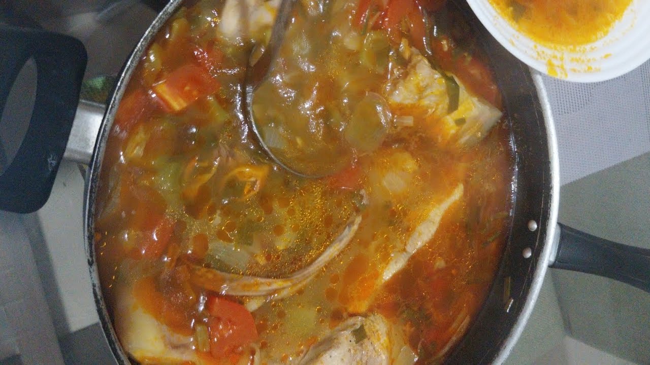 Peixe cozido com pirão 