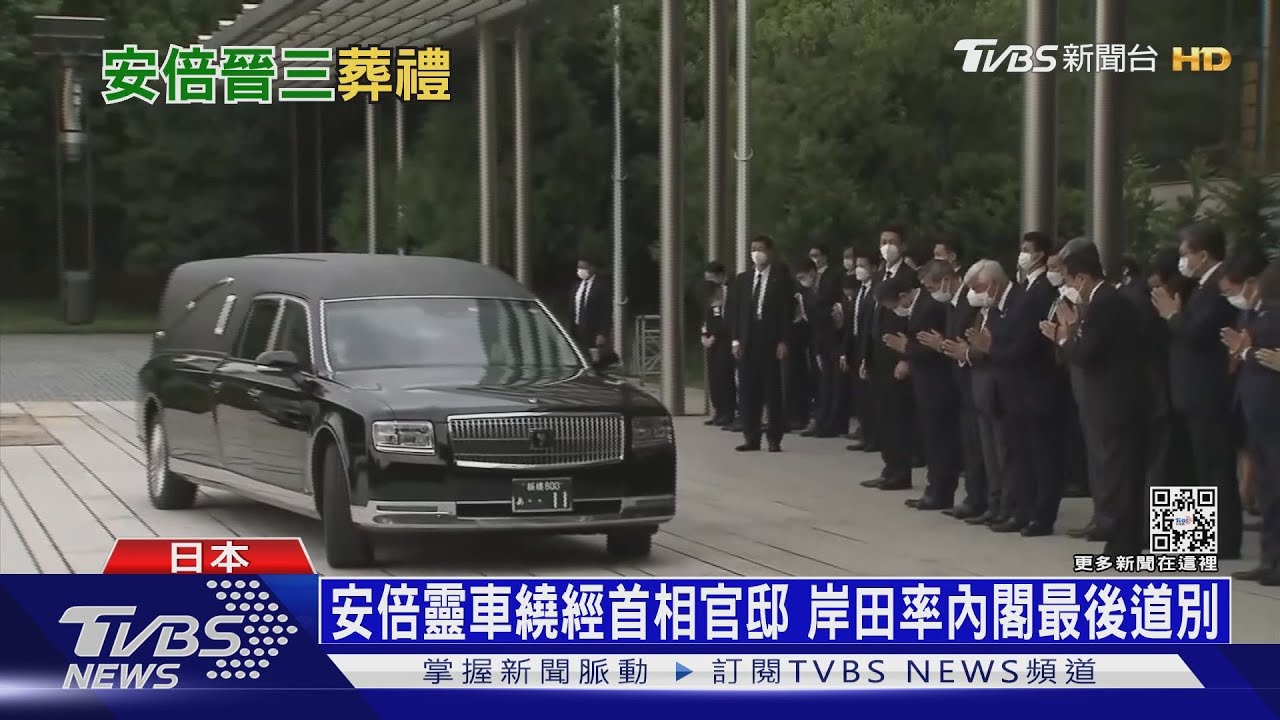 安倍夫人捧骨灰回家宅 火化前臉頰貼棺道別｜十點不一樣20220712