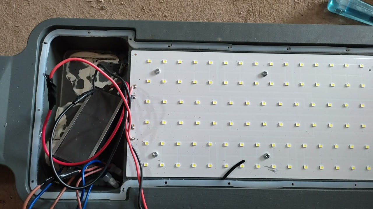 Veja porque as luminárias de led só acende a metade dos leds,obs está luminária  e de 100w.