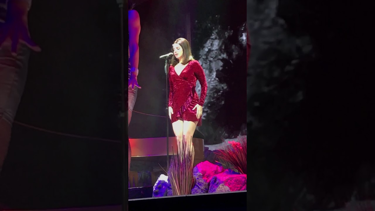 Cherry - Lana Del Rey Live at the Pepsi Center in Denver ( LA TO THE MOON TOUR 1.17.18)