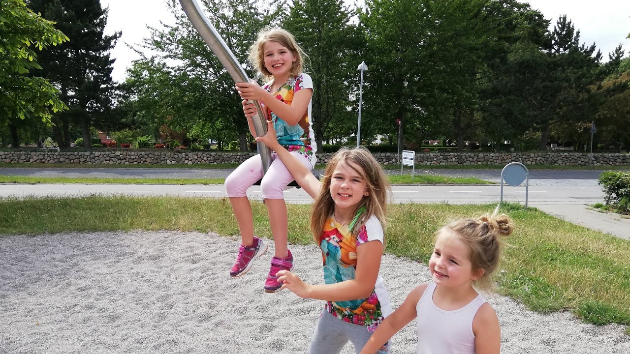 På legepladsen med Nadia & Hollie🎡pludselig kommer Mason🥰