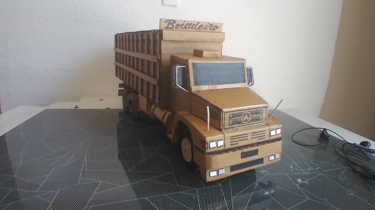 Como fazer um caminhão boiadeiro de papelão