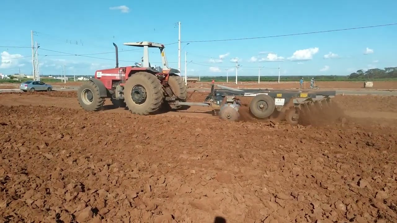 Trator MF 680